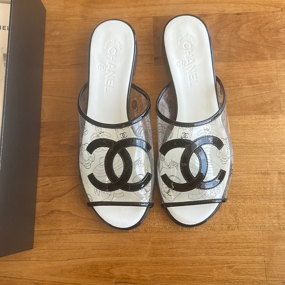 CHANEL Shoes - Mules